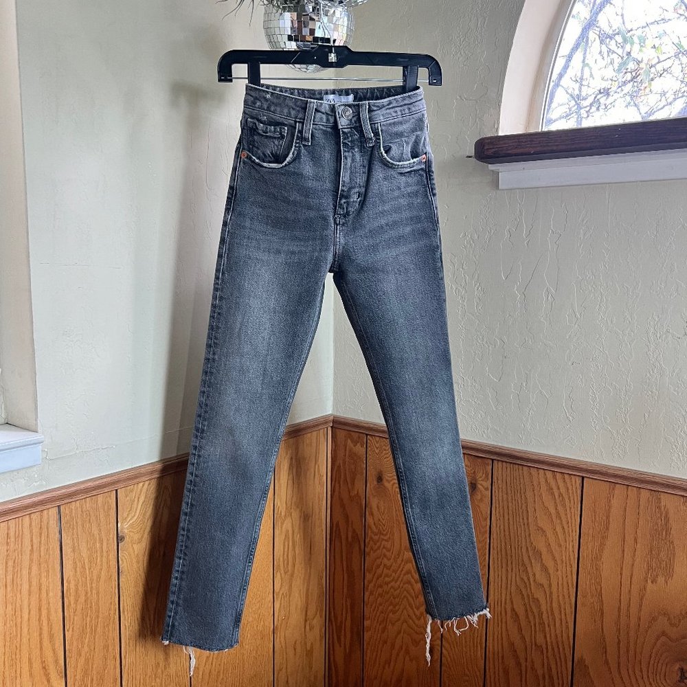 Zara Grey High Waist Sculpted Cropped Jeans Sz 0
